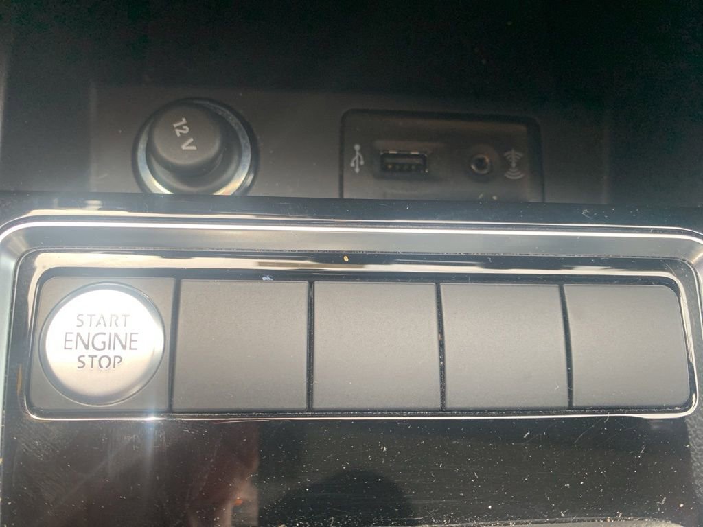 Used 2017 Volkswagen Jetta SEL FWD image 19
