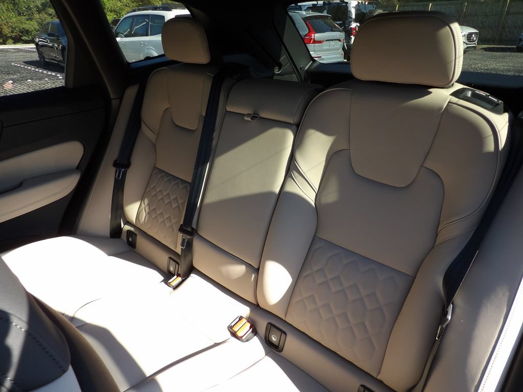 New 2026 Volvo XC60 B5 Plus w/ Protection Package Premier AWD/4WD image 23