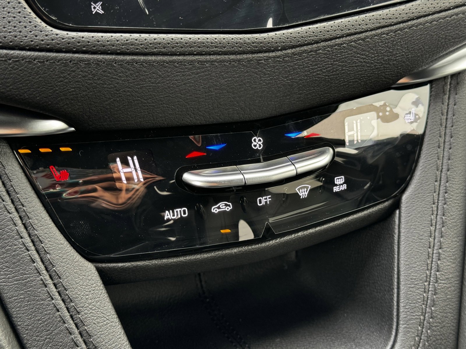 New 2025 Cadillac XT6 Luxury image 24