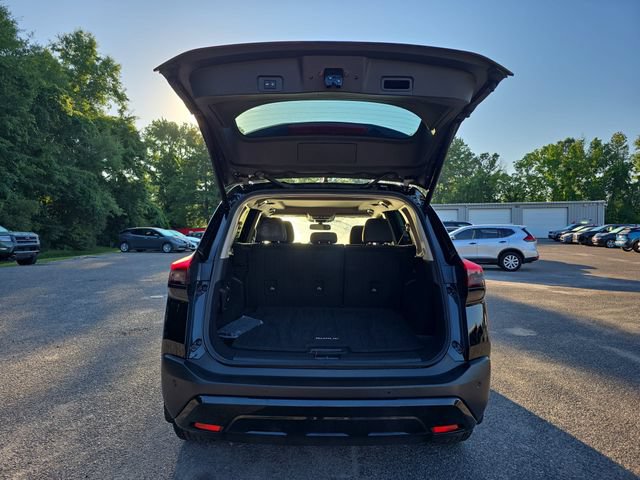 Used 2023 Nissan Rogue SV w/ SV Premium B Package FWD image 17