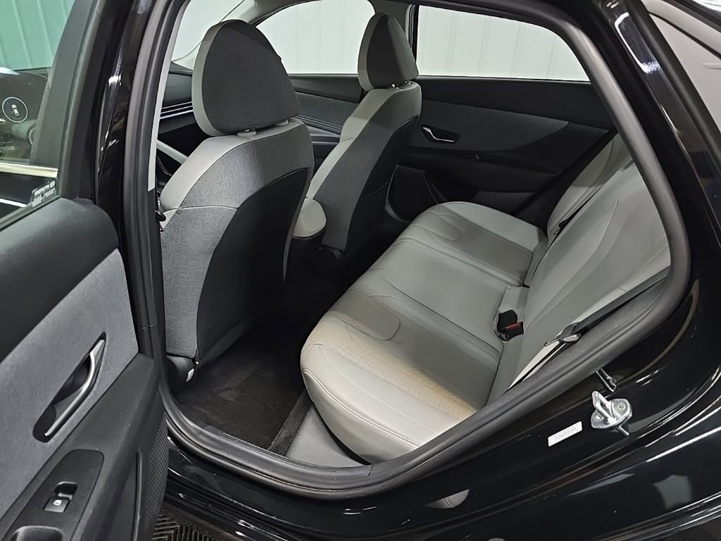 Used 2023 Hyundai Elantra Limited FWD image 27