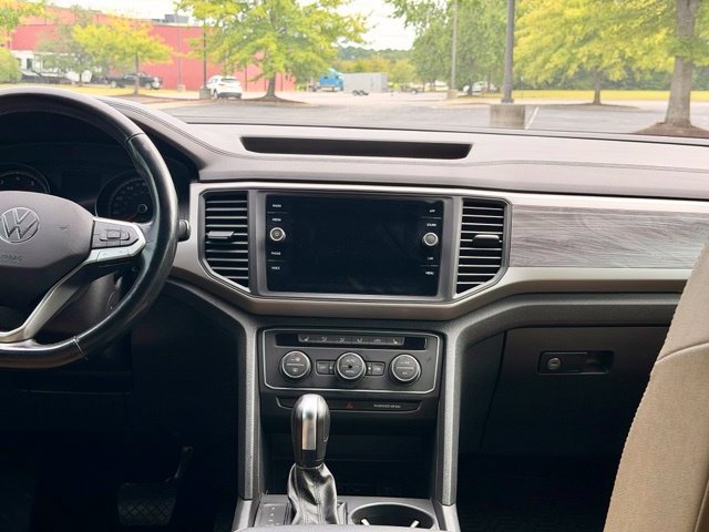 Used 2020 Volkswagen Atlas Cross Sport SE w/ Panoramic Sunroof Package FWD image 23