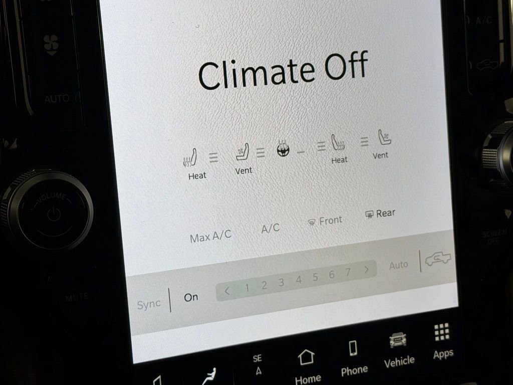 Used 2024 RAM 2500 Limited w/ Towing Technology Group image 21