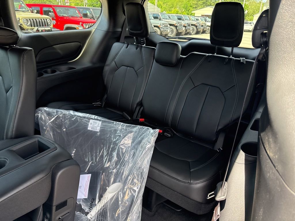 New 2027 Chrysler Pacifica Select FWD image 19