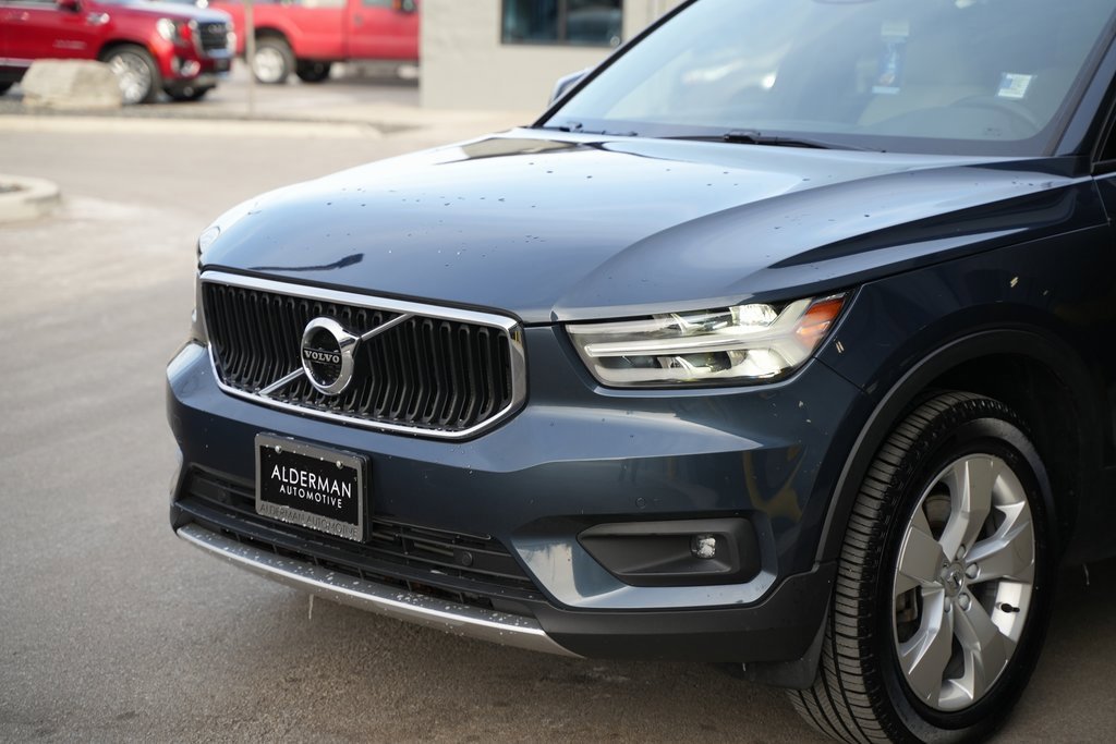 Used 2021 Volvo XC40 T5 Momentum w/ Premium Package image 11