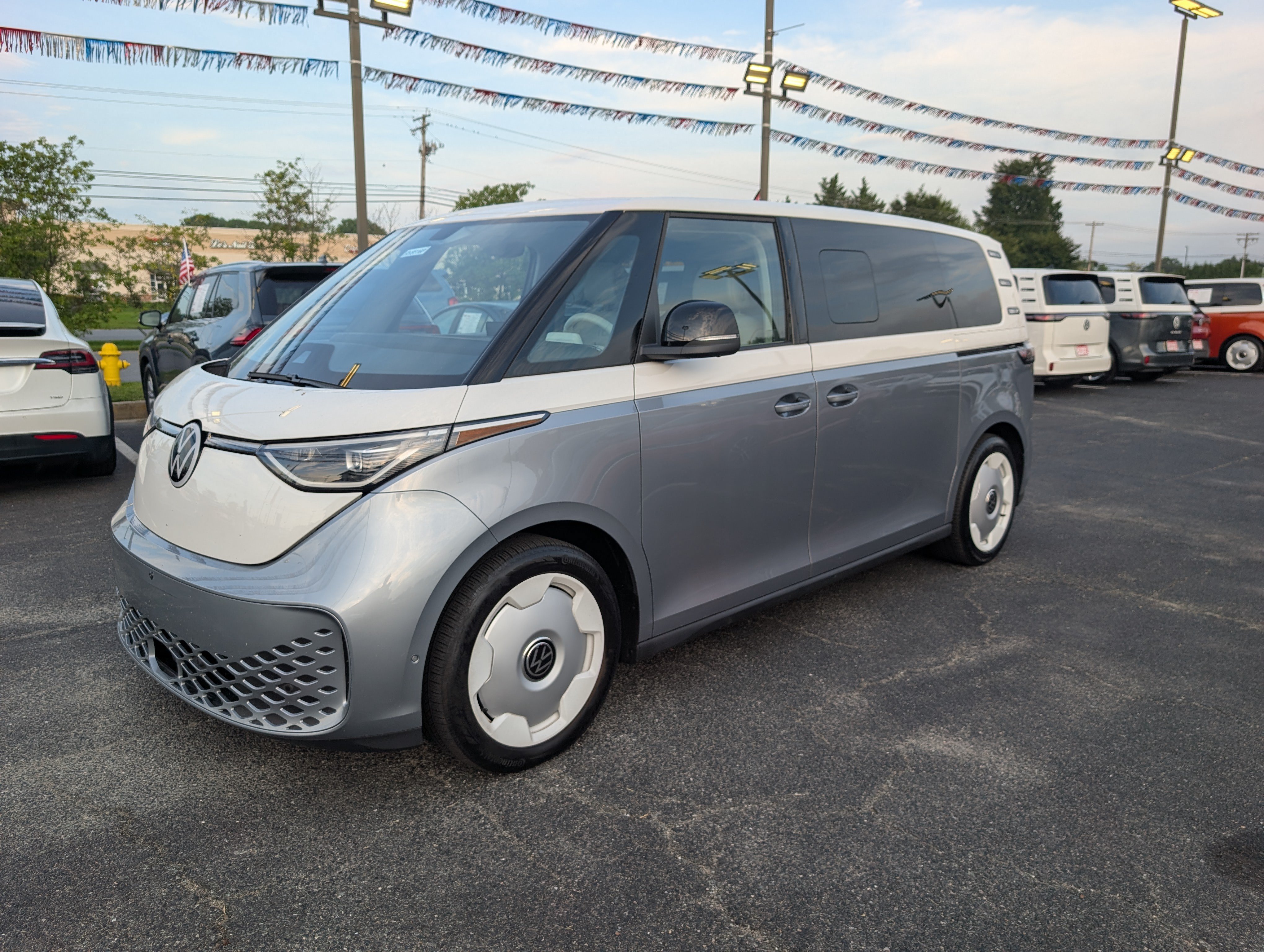 Used 2025 Volkswagen ID. Buzz 1st Edition AWD/4WD image 7