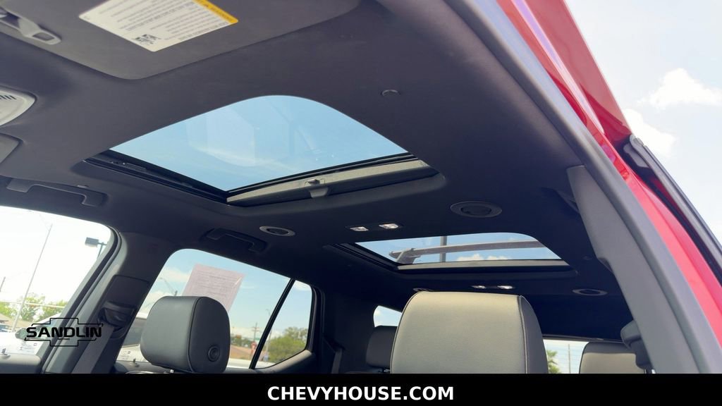 Used 2023 Chevrolet Traverse RS AWD/4WD image 23