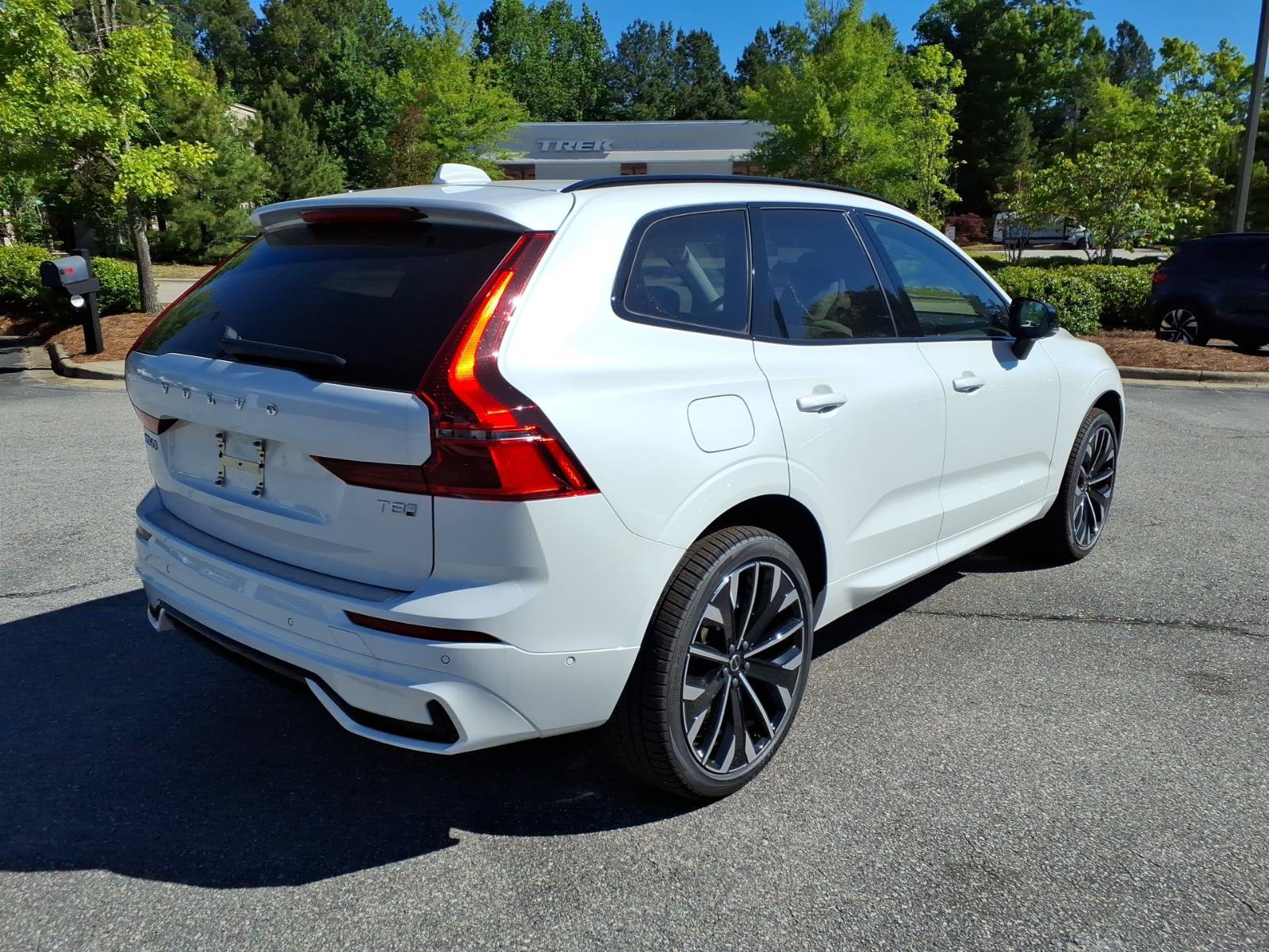 New 2026 Volvo XC60 T8 Ultra w/ Protection Package Premier AWD/4WD image 3