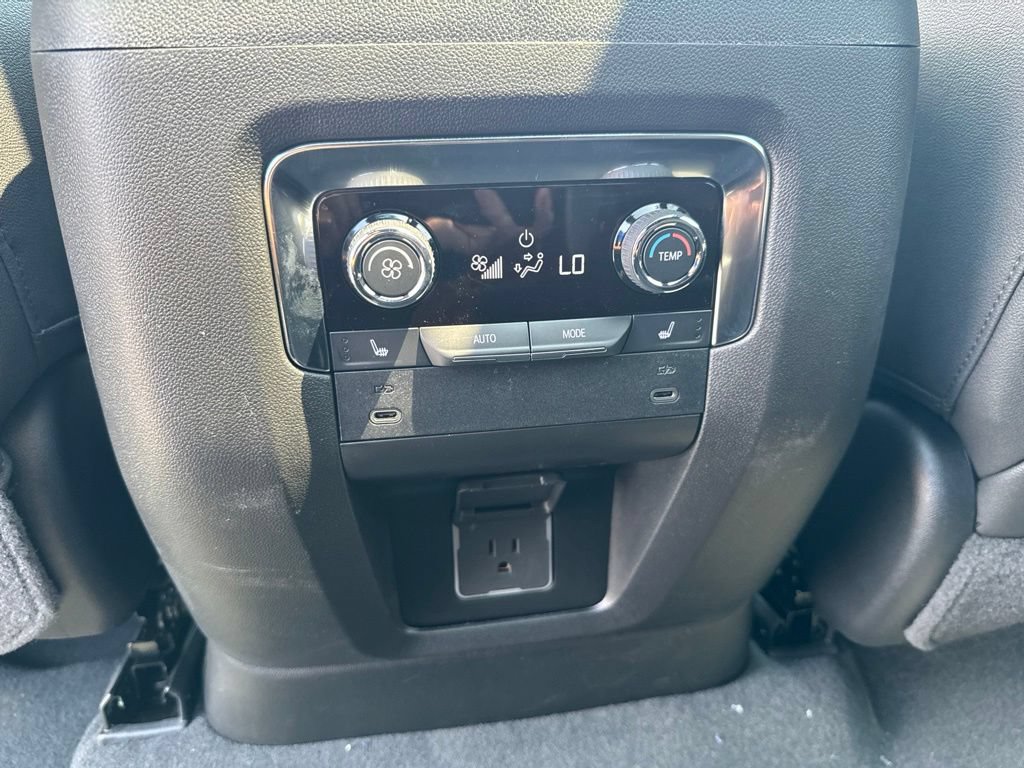 New 2026 Chevrolet Suburban High Country w/ Sun And Tow Package AWD/4WD image 25