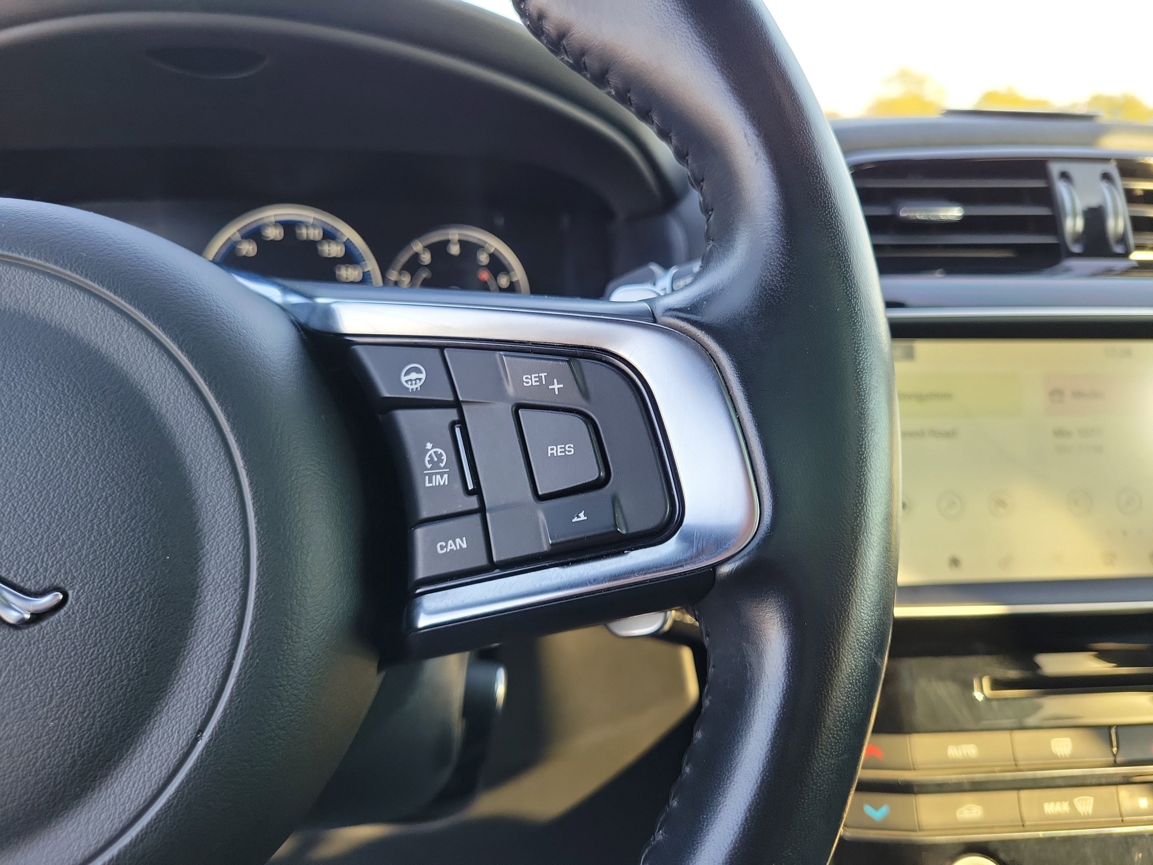 Used 2018 Jaguar F-PACE S image 23