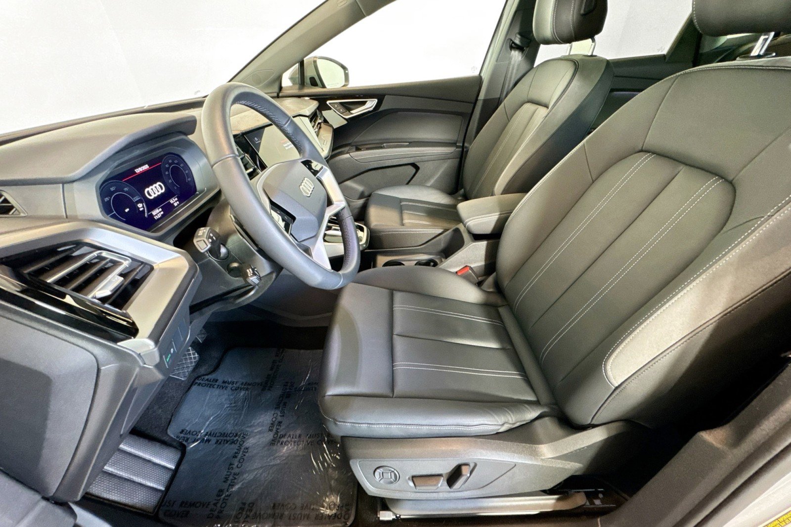 Used 2025 Audi Q4 e-tron Premium w/ Convenience Package image 19