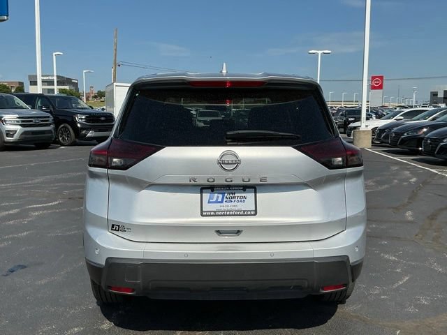 Used 2025 Nissan Rogue SV FWD image 4