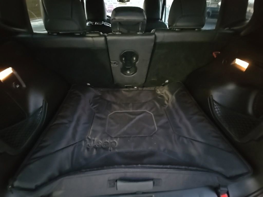 Used 2016 Jeep Renegade Trailhawk w/ Premium Trailhawk Package image 27