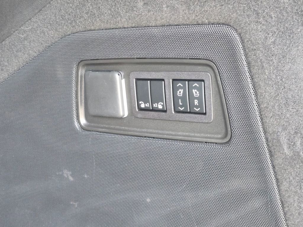 Used 2024 Cadillac Escalade Premium Luxury Platinum RWD image 36