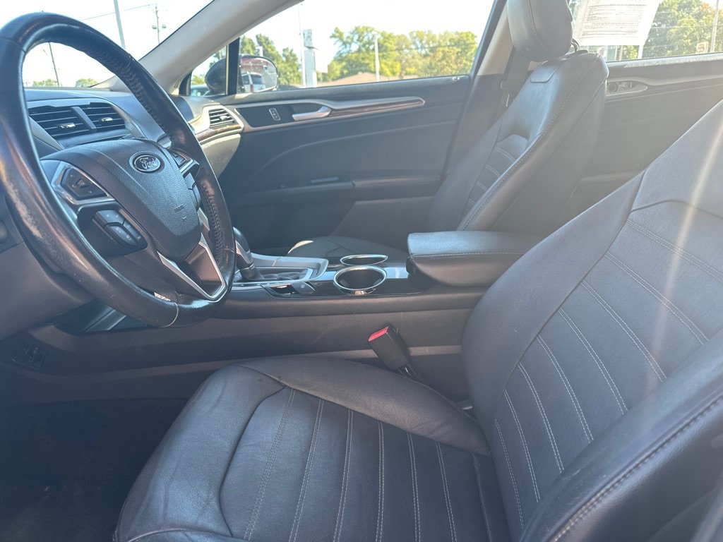Used 2013 Ford Fusion SE FWD image 2