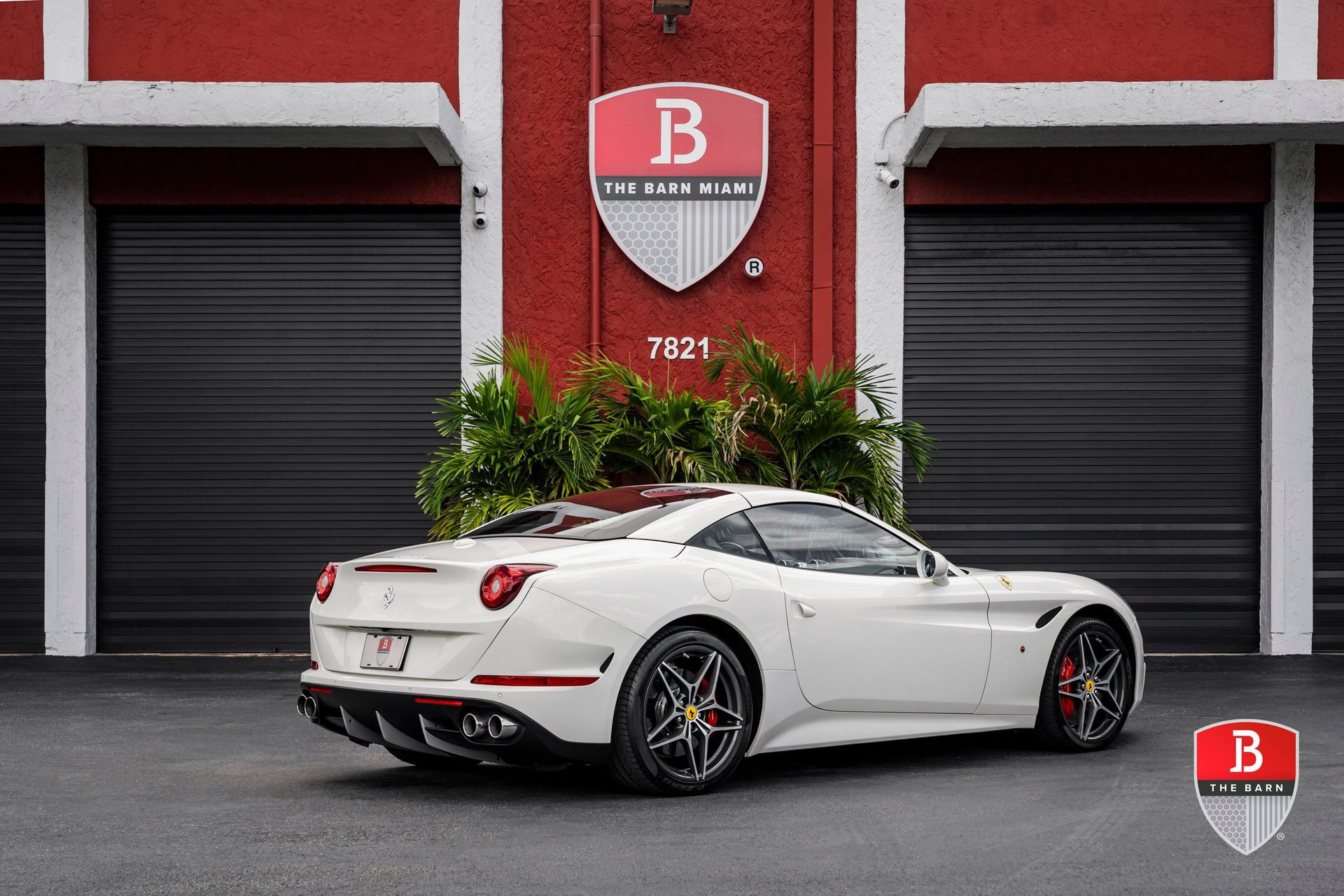 Used 2017 Ferrari California T RWD image 16