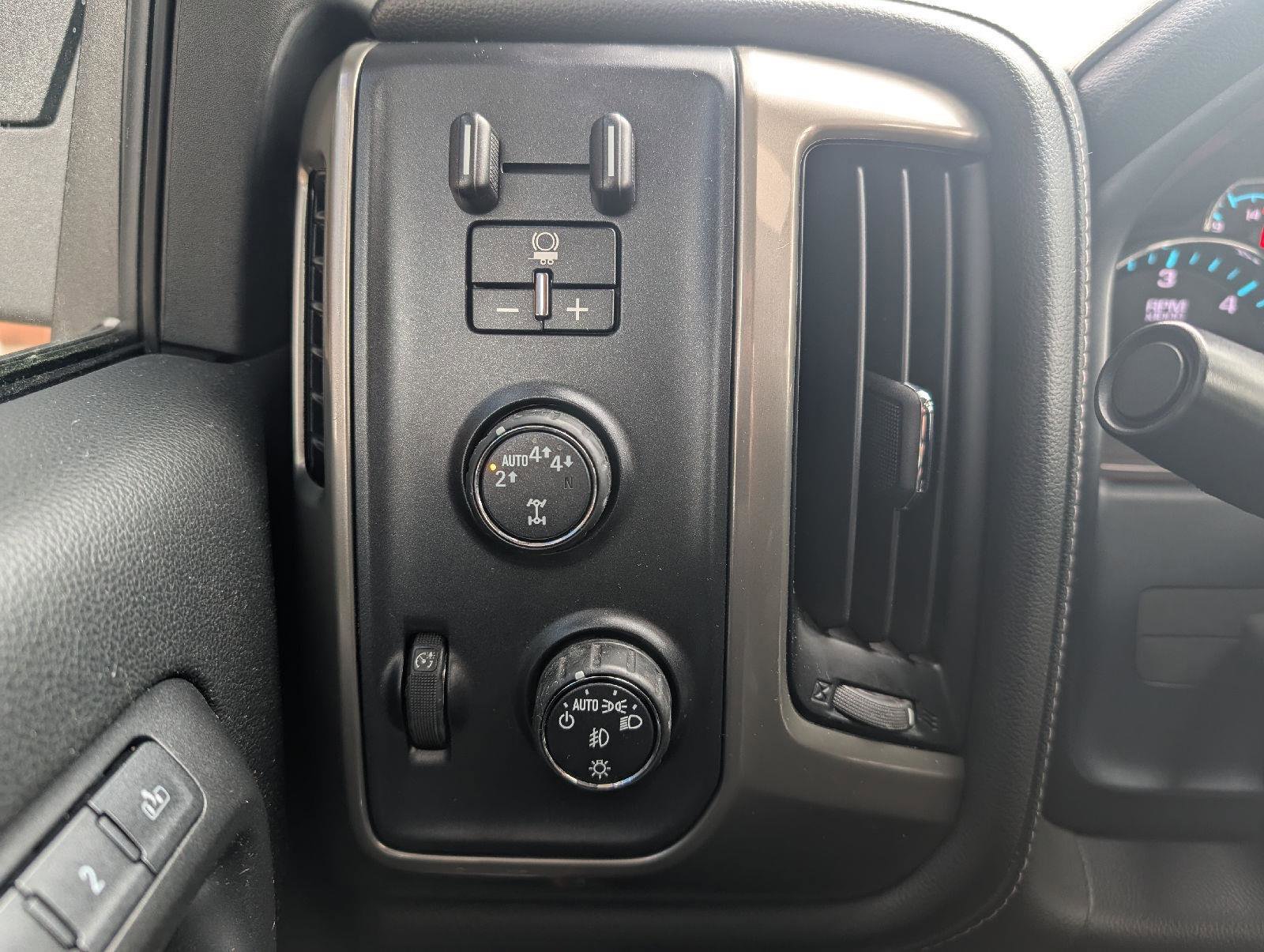 Used 2018 Chevrolet Silverado 1500 High Country image 14