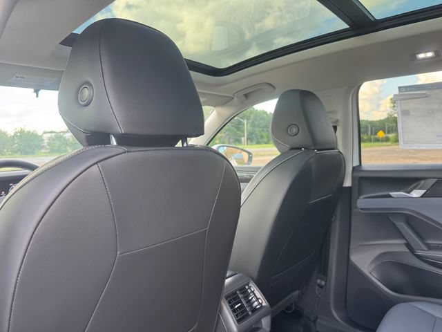 New 2026 Volkswagen Tiguan SE FWD image 16