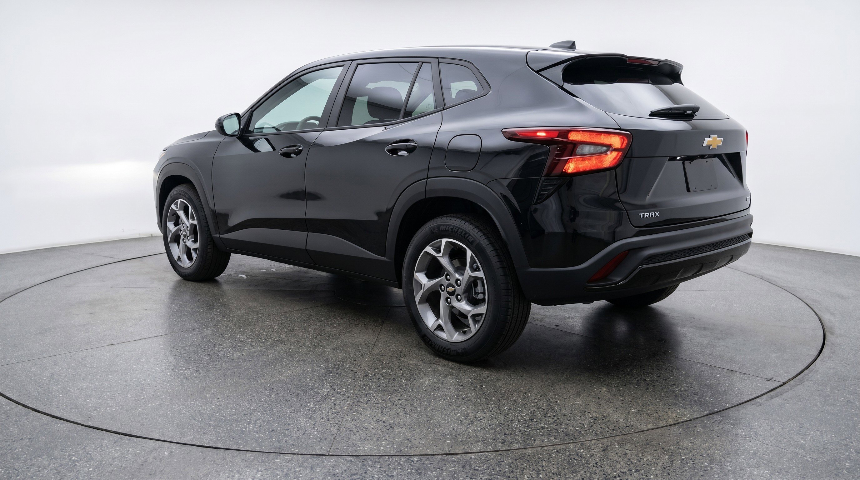 Used 2025 Chevrolet Trax LT FWD image 6