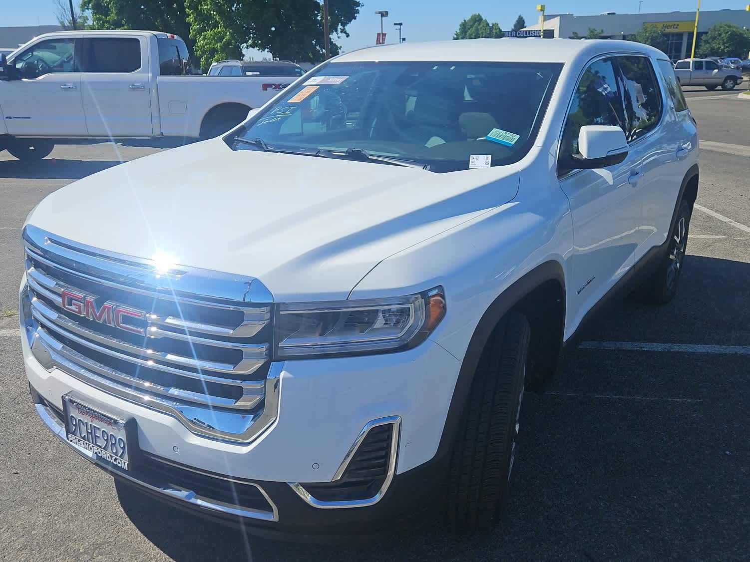 Used 2022 GMC Acadia SLE FWD image 1
