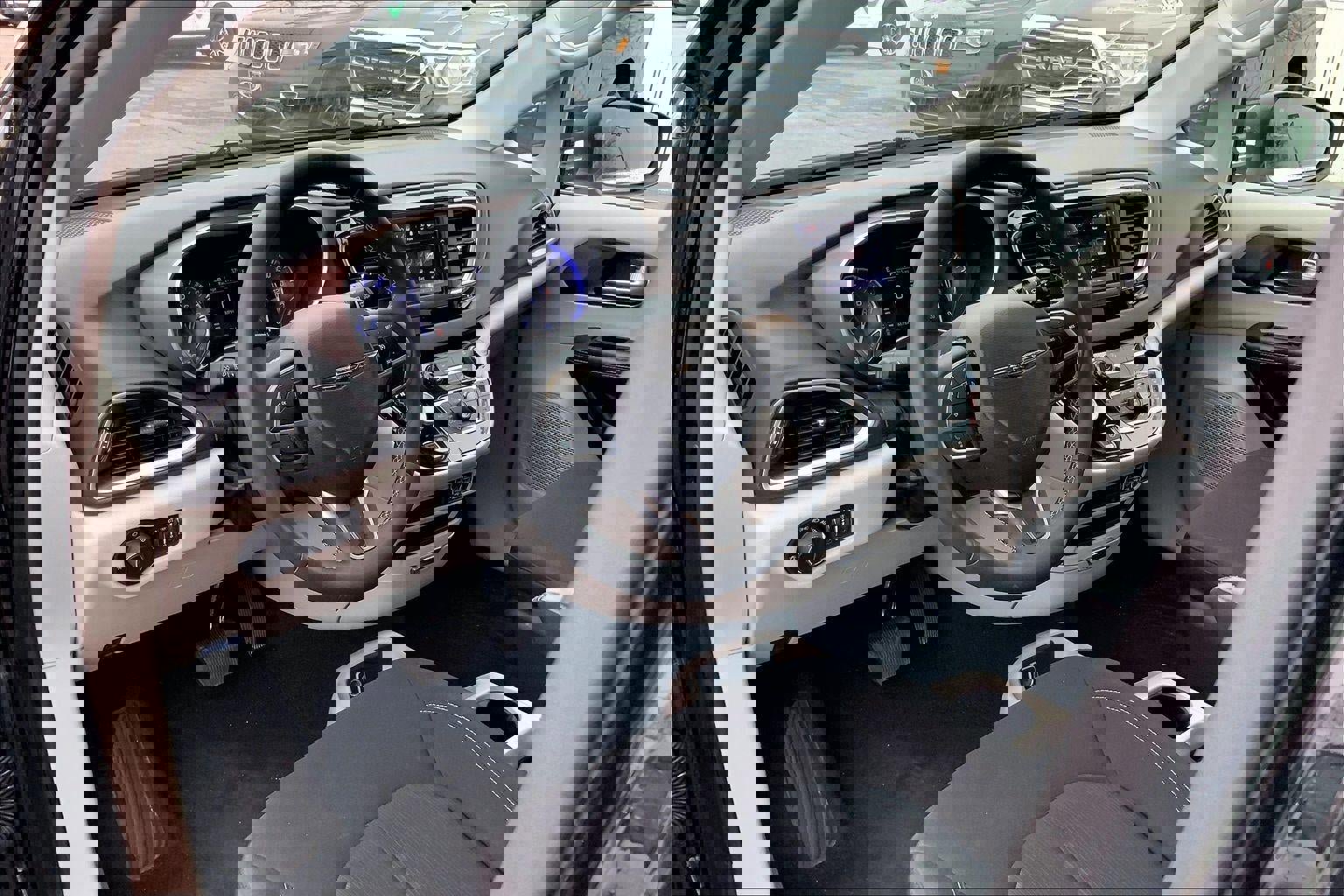 Used 2024 Chrysler Voyager LX image 12