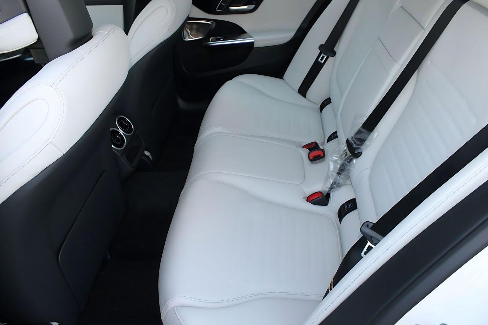 Used 2026 Mercedes-Benz C 300 4MATIC Sedan image 15