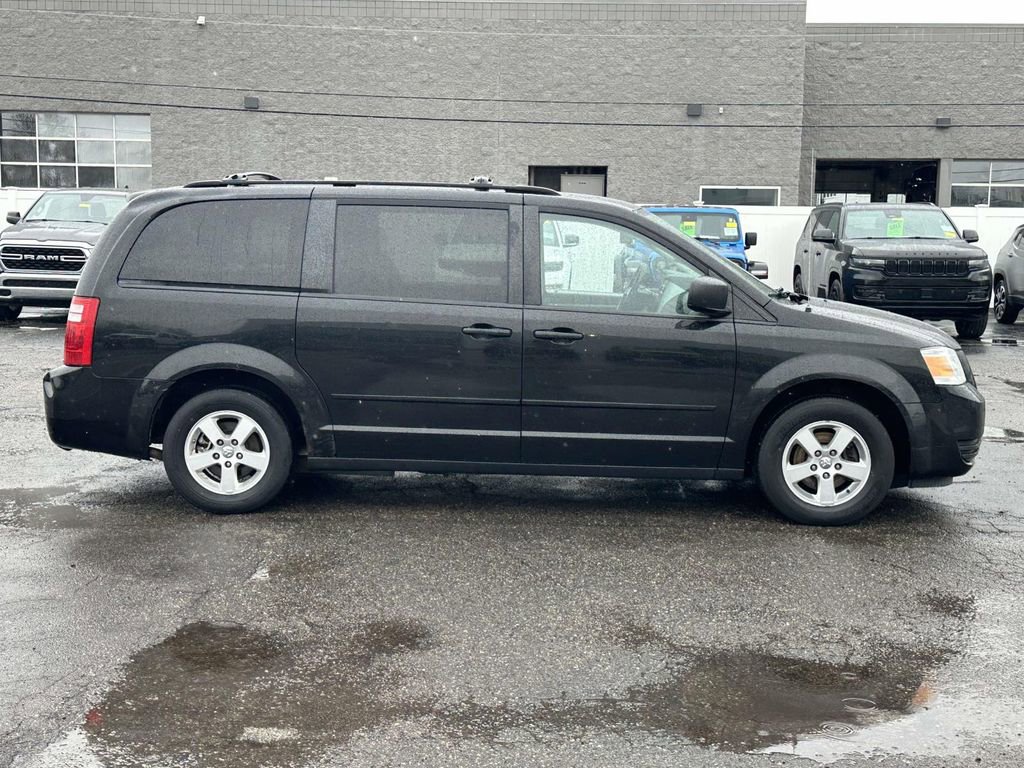 Used 2010 Dodge Grand Caravan Hero image 2