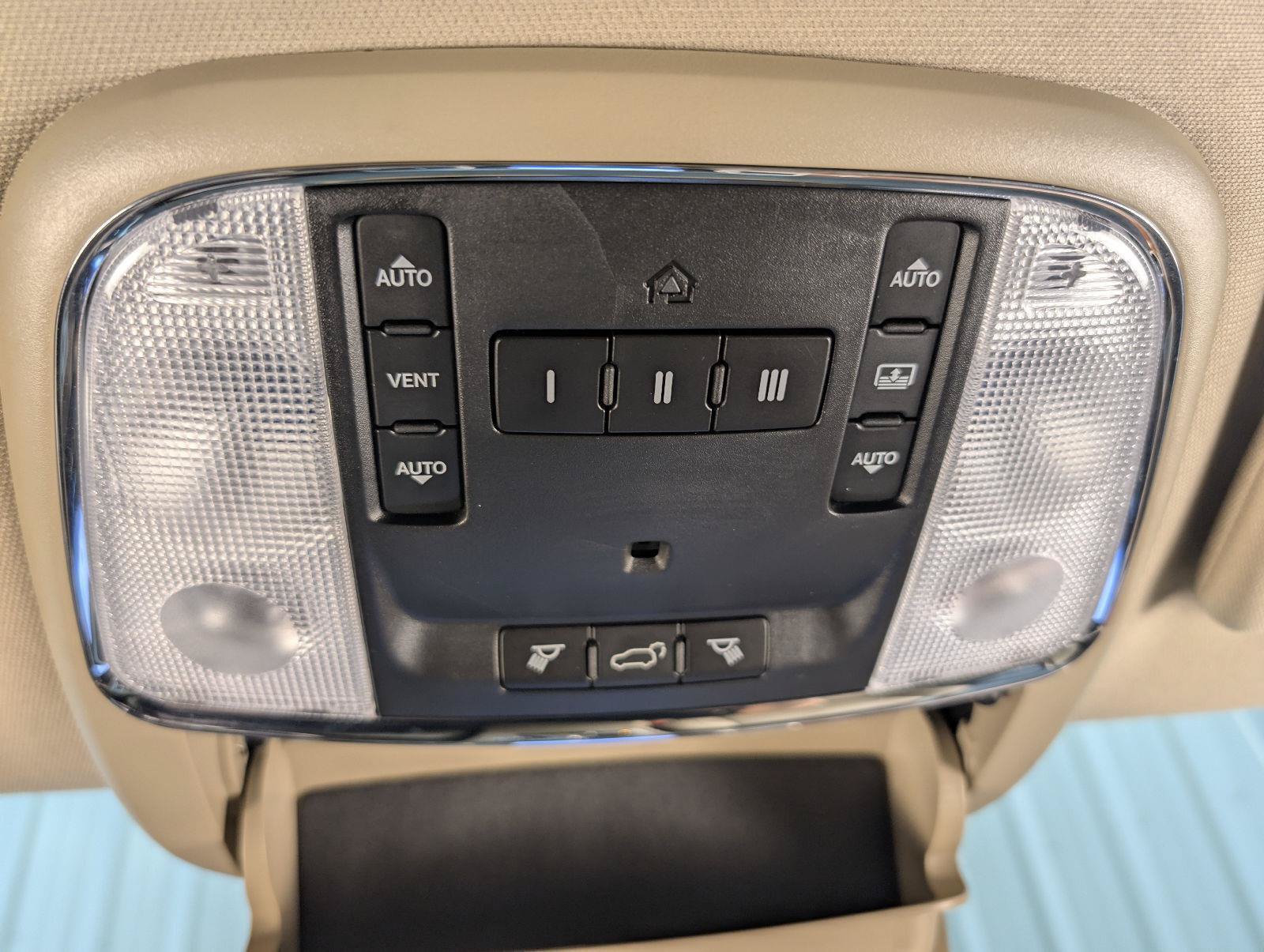 Used 2011 Jeep Grand Cherokee Overland AWD/4WD image 36