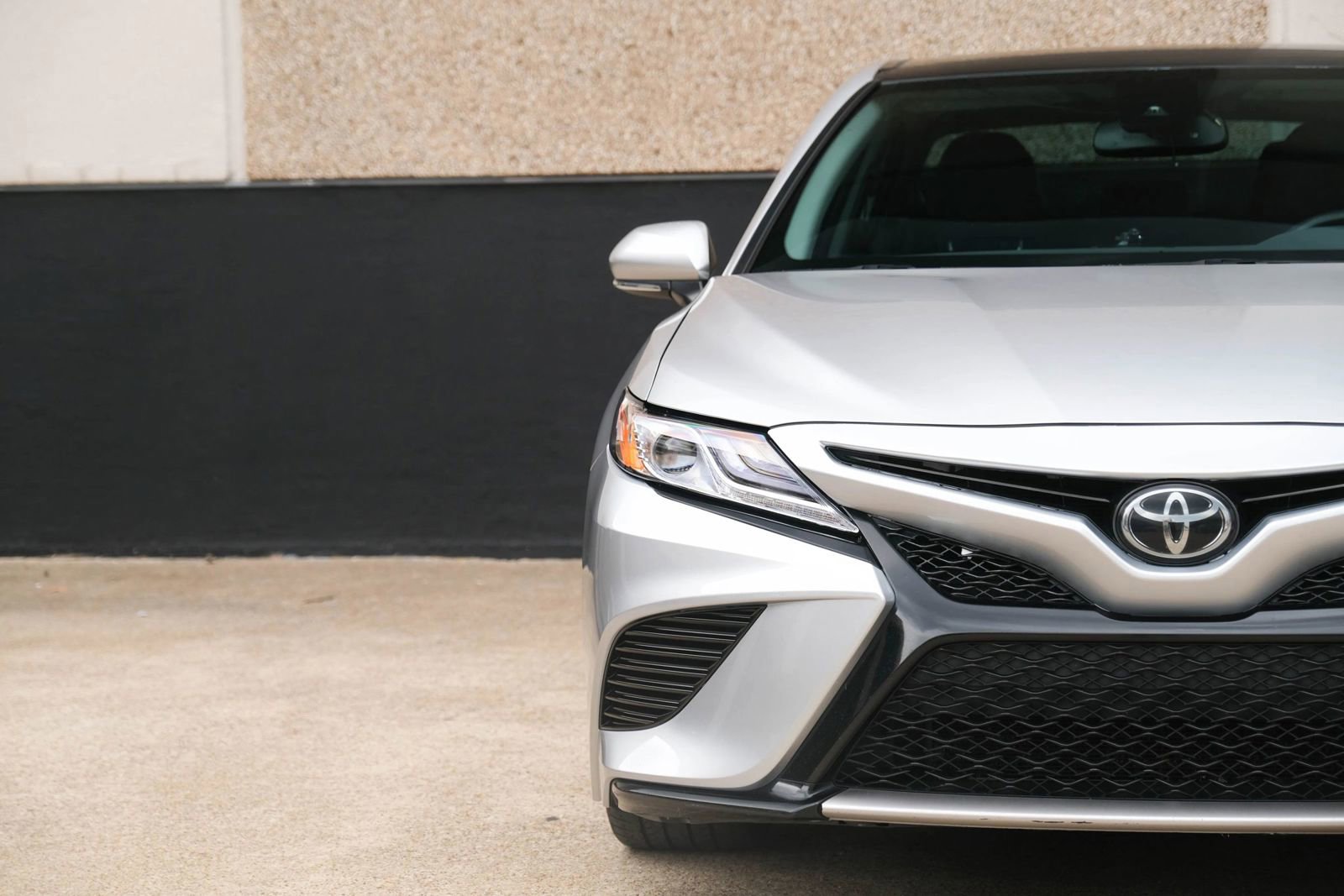 Used 2020 Toyota Camry XSE image 3