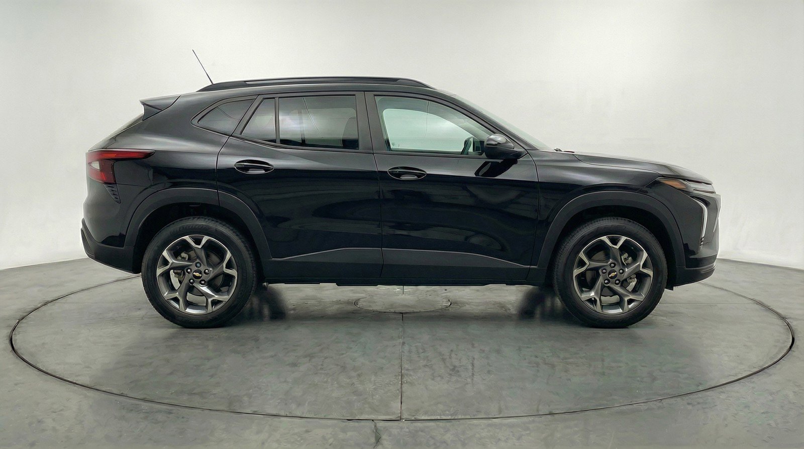 Used 2025 Chevrolet Trax LT image 11