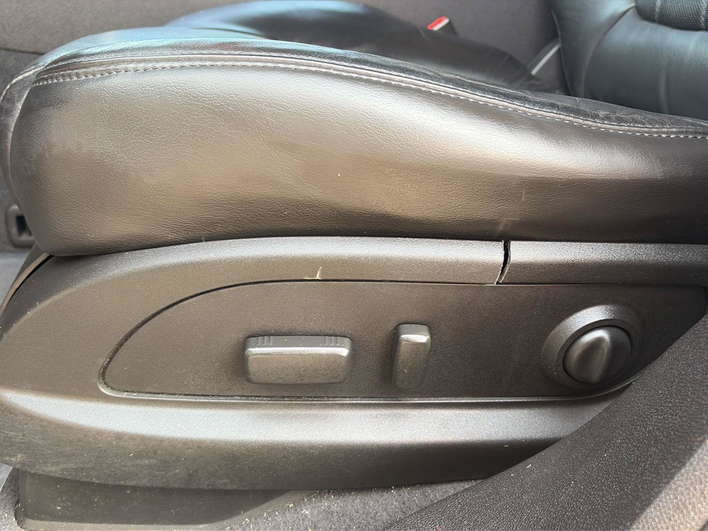Used 2012 GMC Acadia Denali FWD image 23