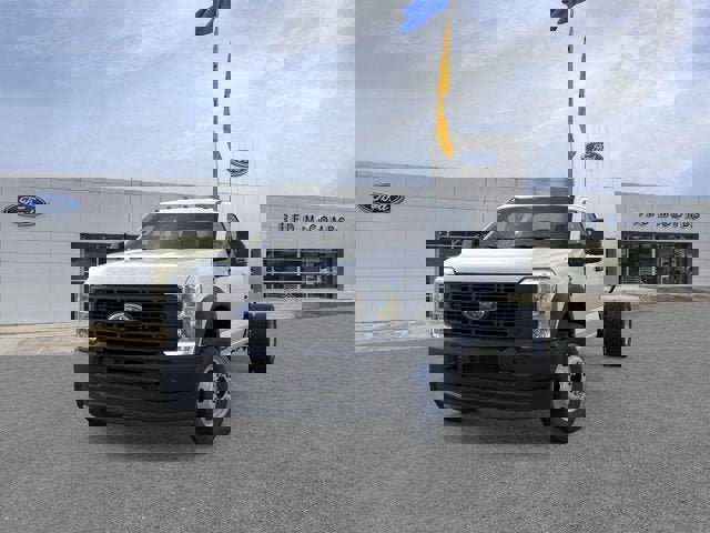 New 2025 Ford F550 4x4 Supercab Super Duty image 2