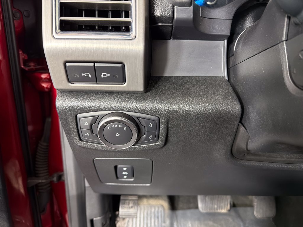 Used 2015 Ford F150 Platinum w/ Equipment Group 701A Luxury AWD/4WD image 15