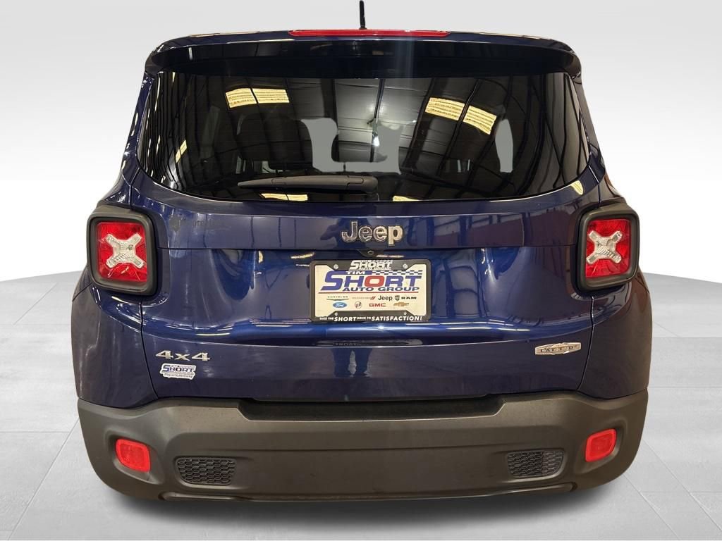 Used 2017 Jeep Renegade Latitude w/ Cold Weather Group image 4