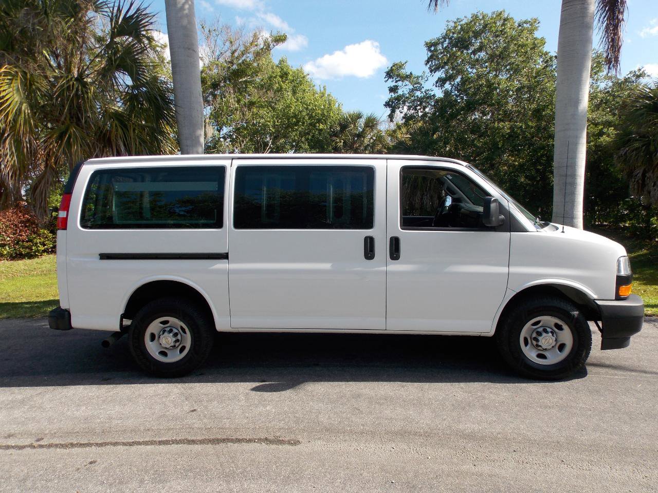 Used 2022 Chevrolet Express 2500 w/ Driver Convenience Package RWD image 5