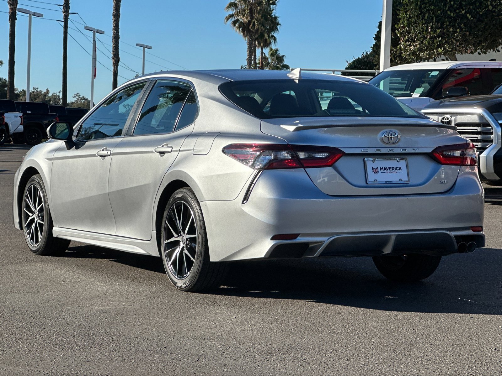 Used 2024 Toyota Camry SE image 3