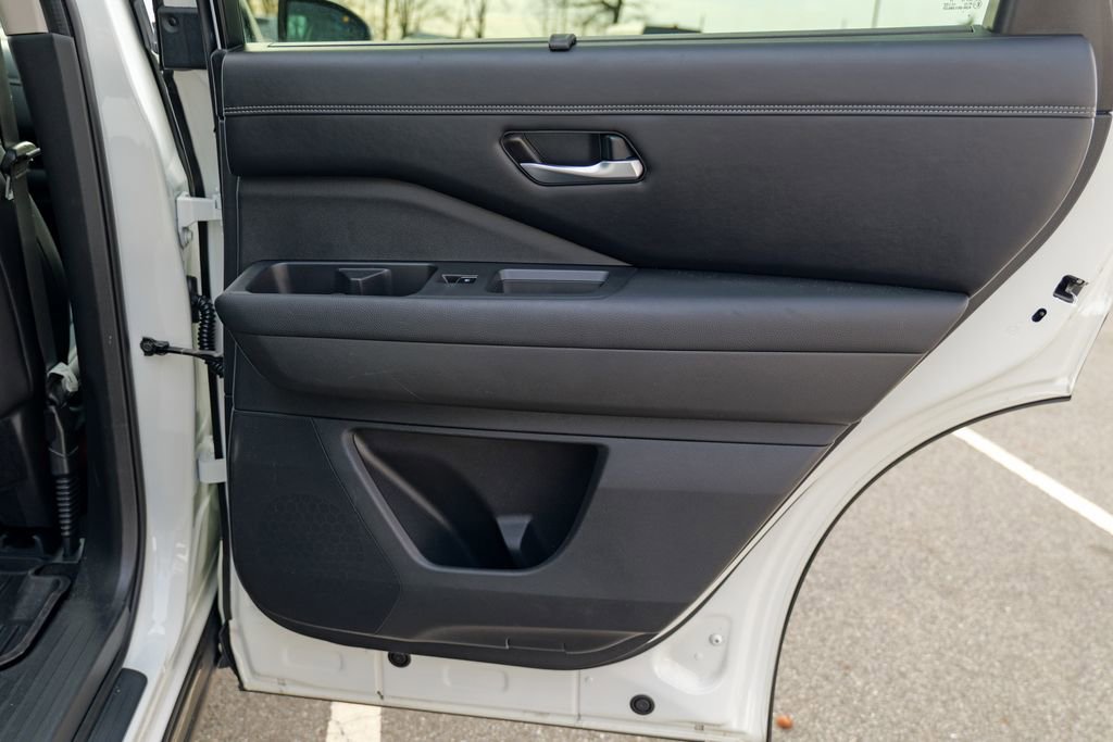 Used 2022 Nissan Pathfinder Platinum w/ Cargo Package image 31