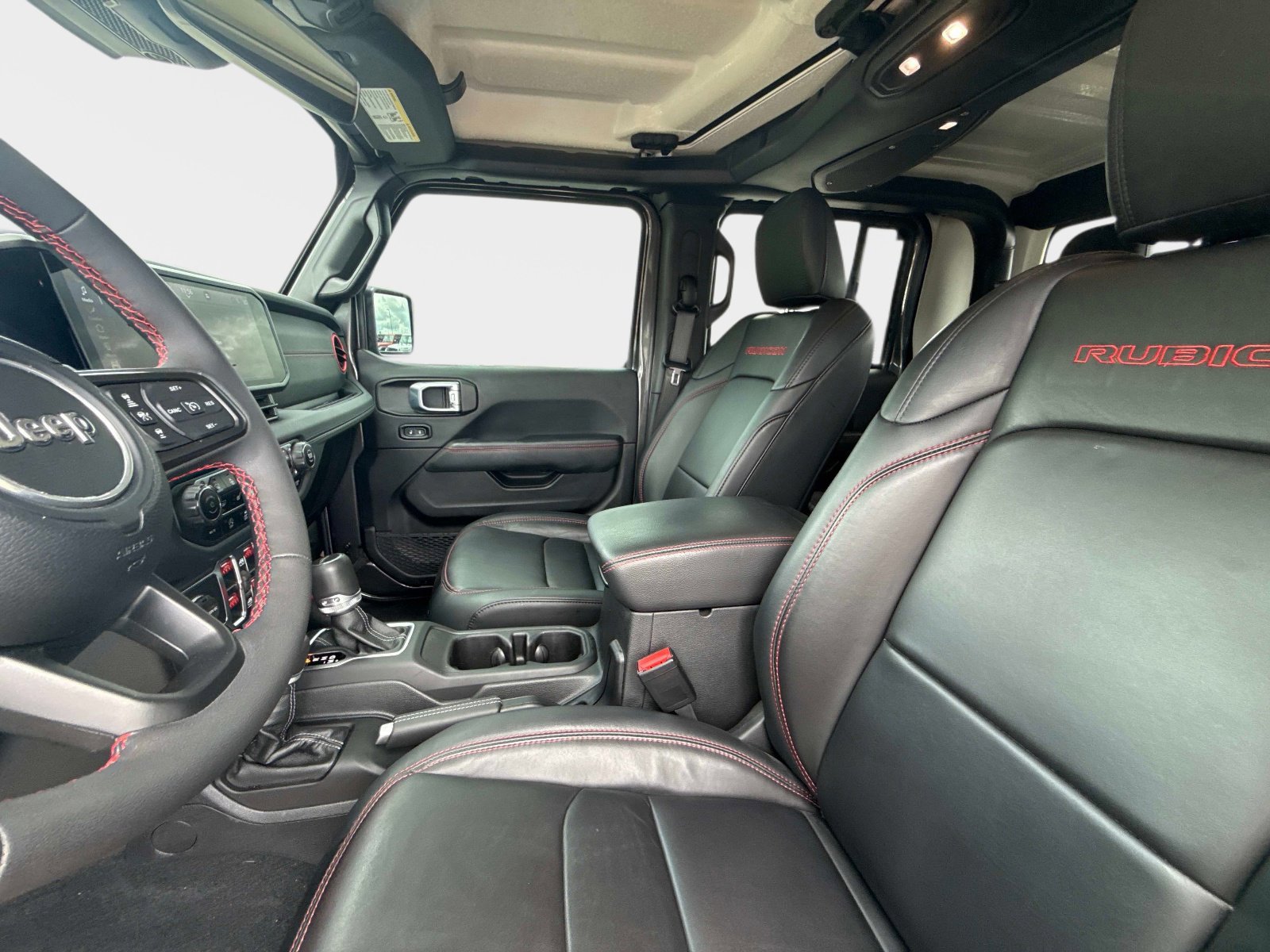Used 2024 Jeep Gladiator Rubicon w/ Technology Group AWD/4WD image 23
