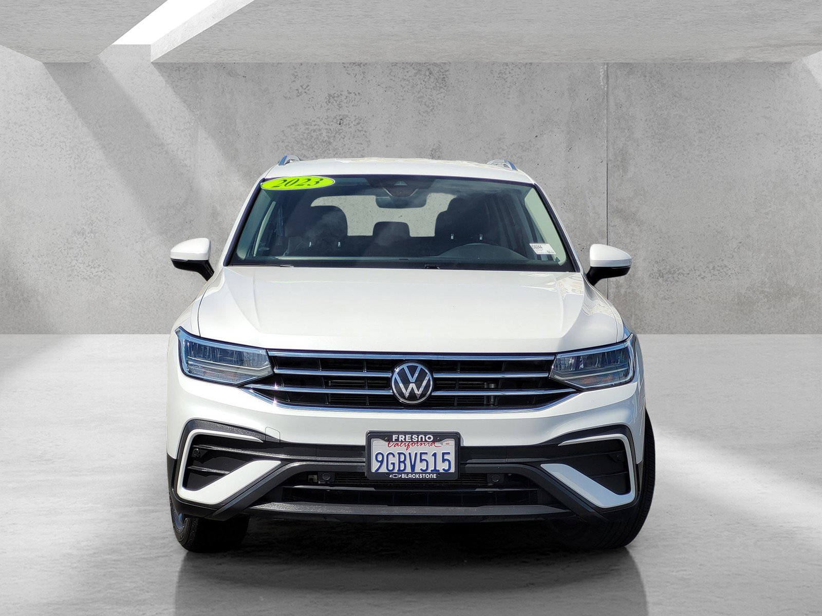 Used 2023 Volkswagen Tiguan SE image 2