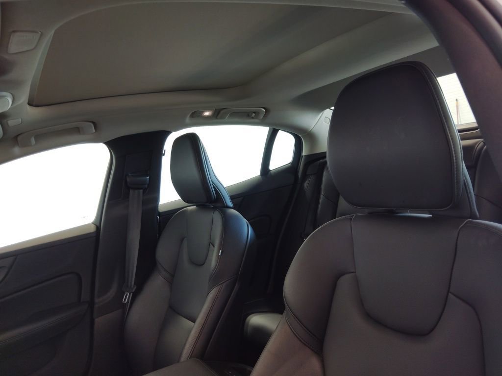 Used 2025 Volvo S60 B5 Core image 25