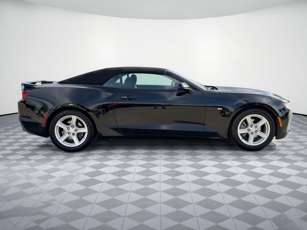 Used 2023 Chevrolet Camaro LT RWD image 8