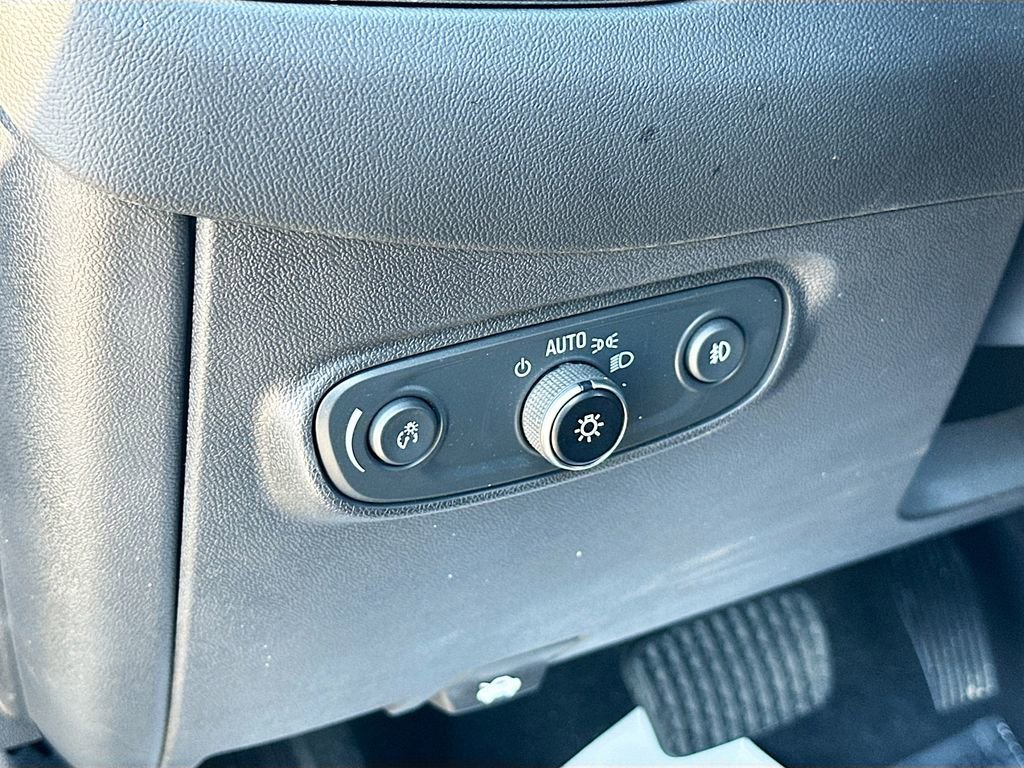 Used 2024 Chevrolet Equinox Premier image 10