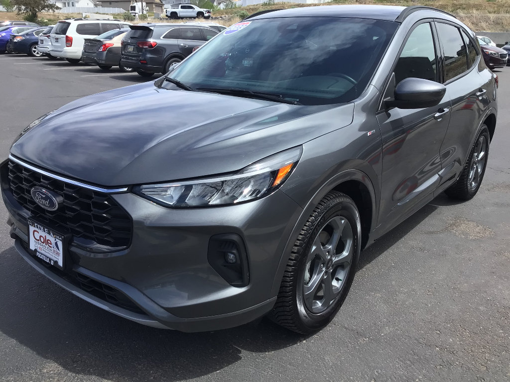 Used 2023 Ford Escape ST-Line Select w/ Tech Pack #1 AWD/4WD image 2