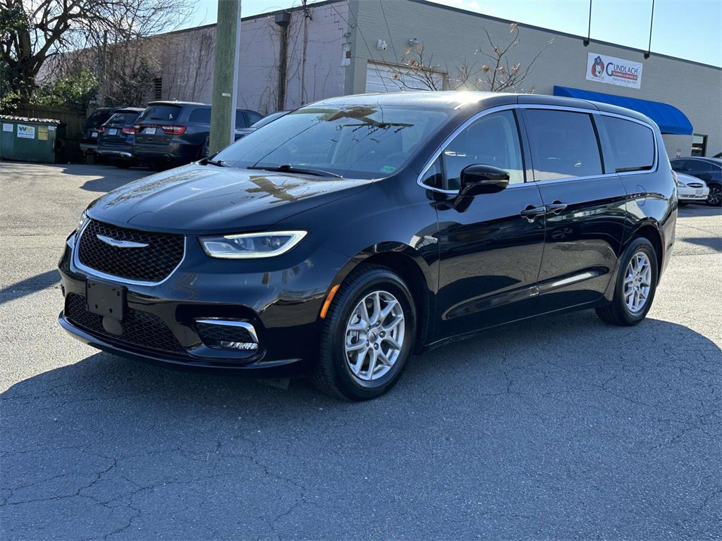 Used 2024 Chrysler Pacifica Touring-L image 23