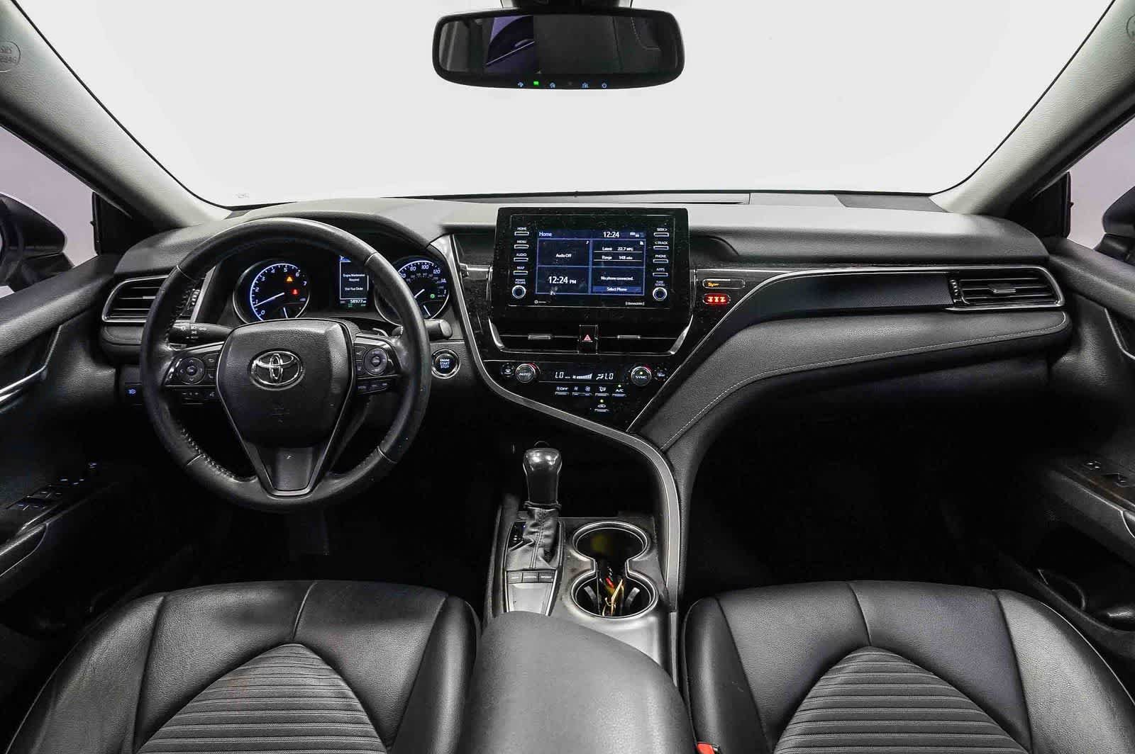 Used 2022 Toyota Camry SE w/ Convenience Package FWD image 12