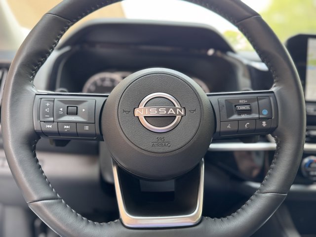 Used 2023 Nissan Pathfinder SL w/ Black Appearance Package image 11