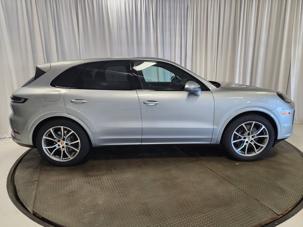 Certified 2025 Porsche Cayenne image 28