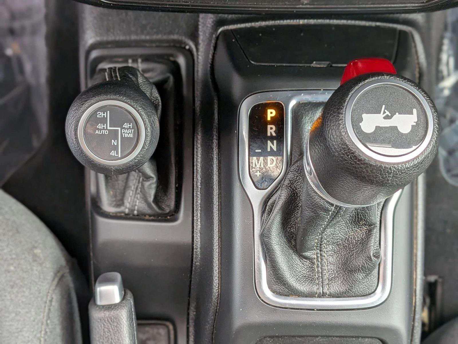 Used 2024 Jeep Wrangler Unlimited AWD/4WD image 12