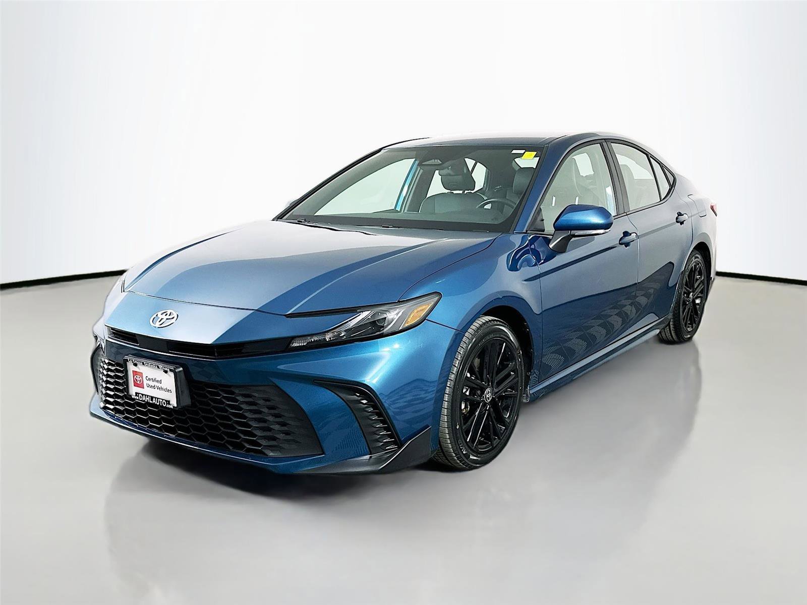 Certified 2025 Toyota Camry SE image 3