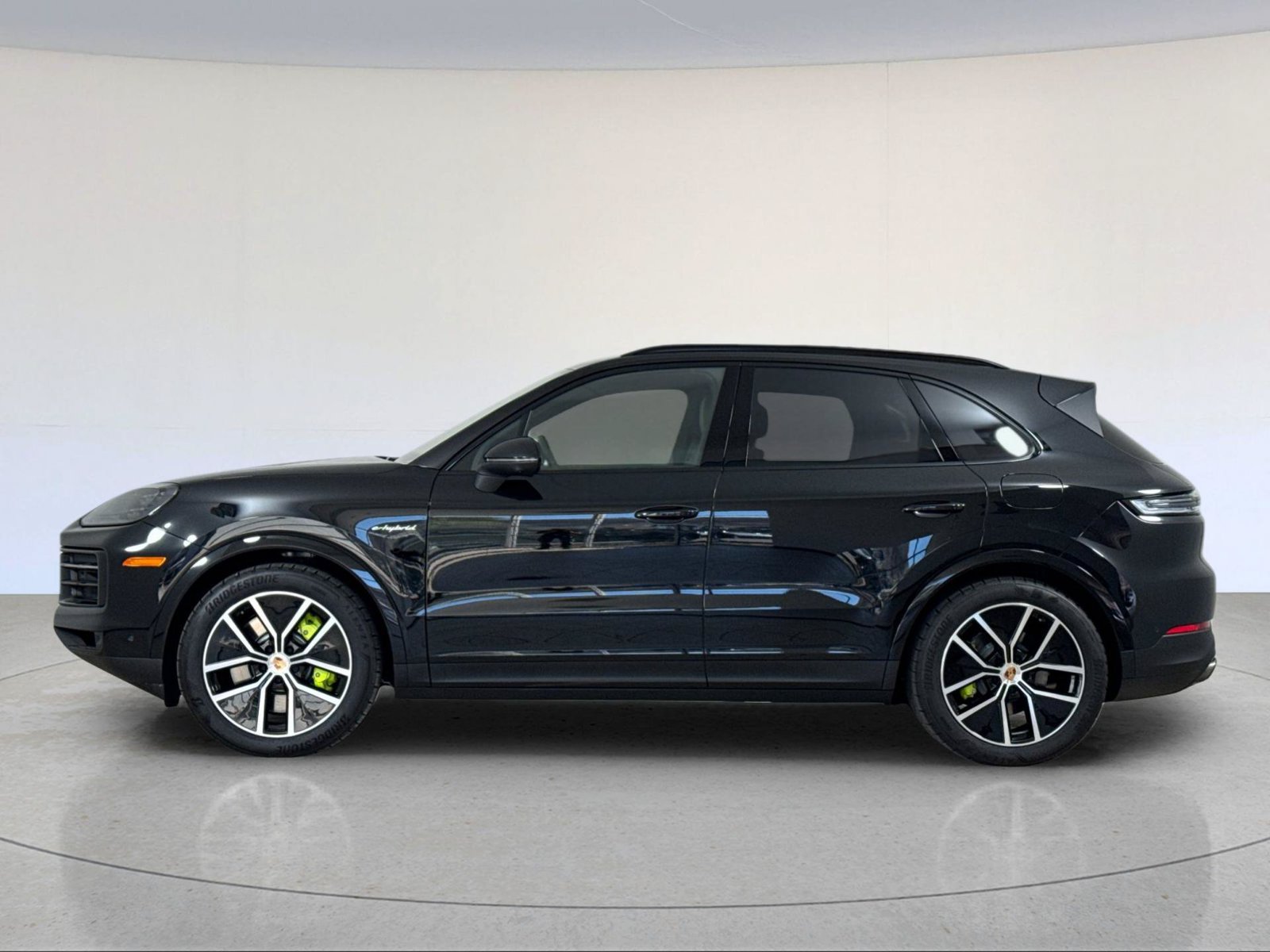 Certified 2026 Porsche Cayenne E-Hybrid AWD/4WD image 2